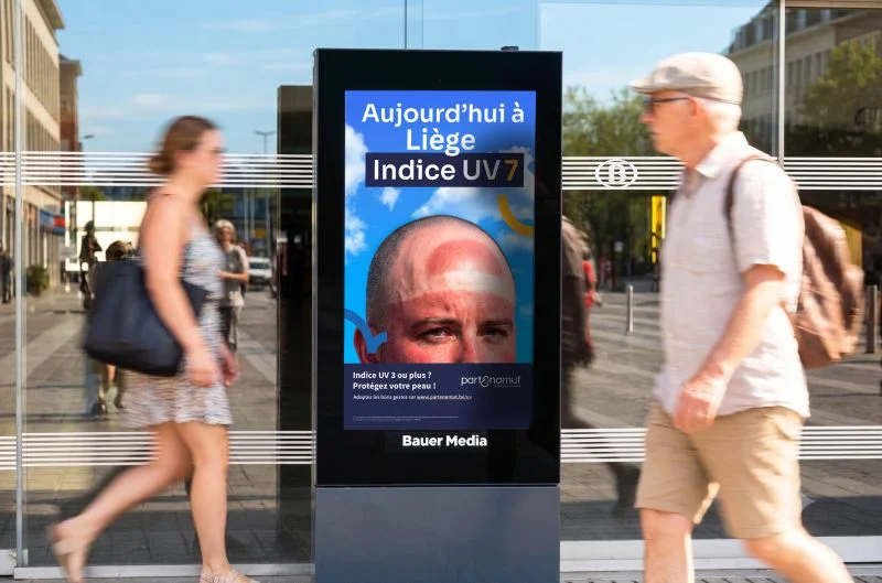 Partenamut UV screen in a Liège shopping street: today in Liège, UV index 7